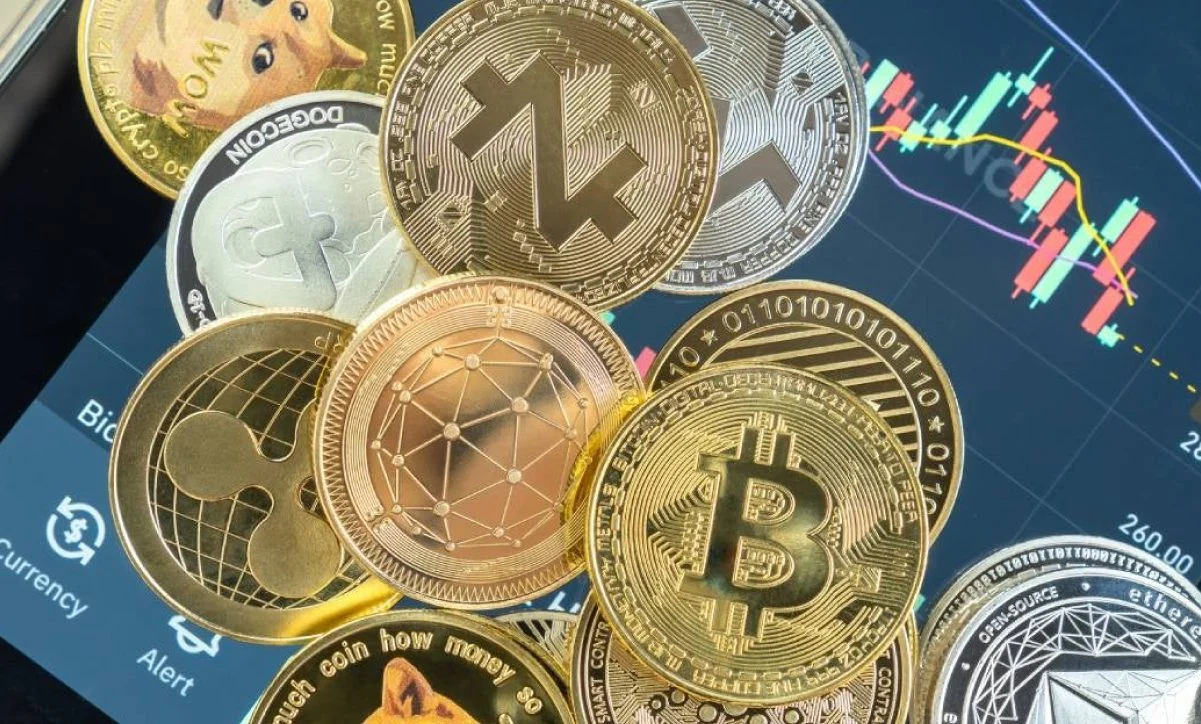 از بیت‌کوین تا مونرو؛ ۸ ارز دیجیتال که در سال ۲۰۲۵ بازار را متحول کردند