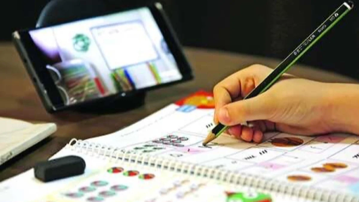 آموزش با چراغ خاموش اینترنت/ دانشآموزان سرگردان؛ معلمان نگران