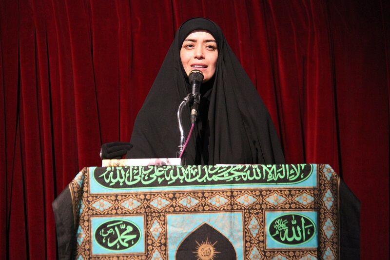 الهام چرخنده: 8 هزار دختر در 7 سال چادری شده‌اند