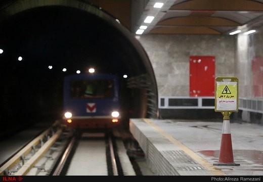 حادثه در متروی بیمه/ خودکشی مرد جوان