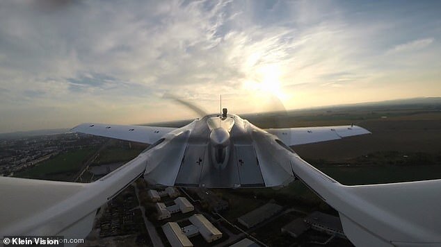 این خودرو در کمتر از ۳ دقیقه هواپیما می‌شود|خبر فوری