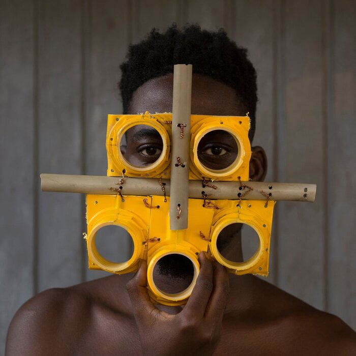 ماسک‌های خلاقانه‌ای که هنرمندان مشهور جهان طراحی کردند|خبر فوری