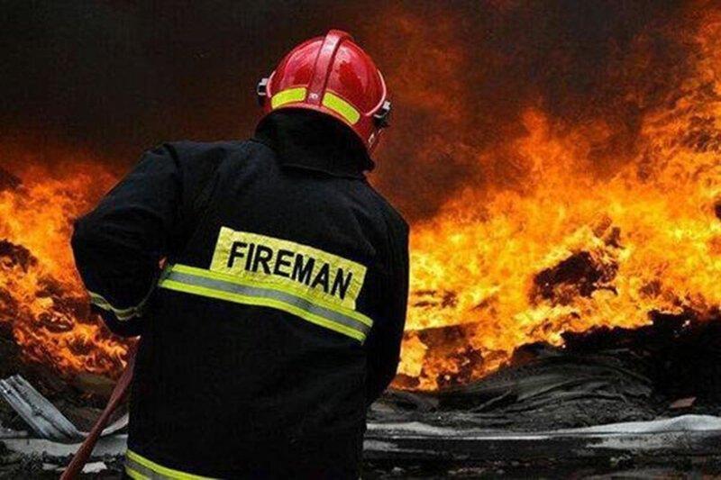 حریق در انبار بزرگ مقوا در جاده مخصوص کرج