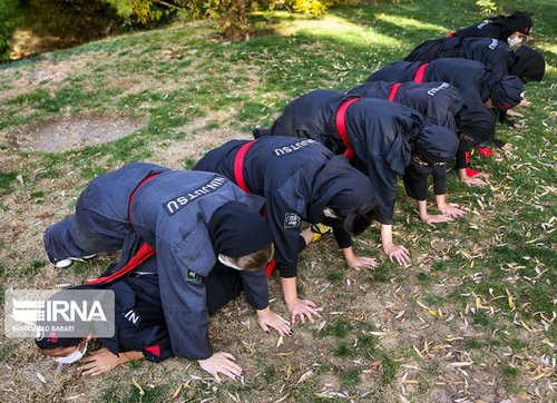دختران نینجا در بوستان‌های جنگلی اصفهان (عکس)