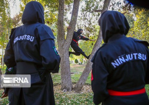 دختران نینجا در بوستان‌های جنگلی اصفهان (عکس)