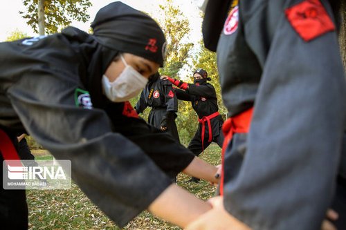 دختران نینجا در بوستان‌های جنگلی اصفهان (عکس)