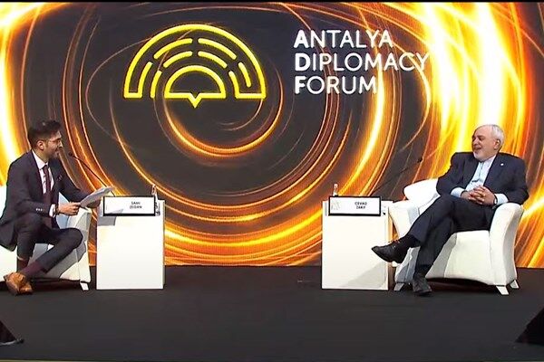 ظریف: همه باید از آقای رئیسی حمایت کنیم