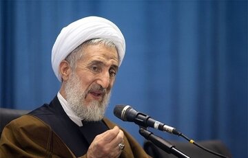انتقاد زیدآبادی از برگزاری نماز جمعه به امامت کاظم صدیقی/ قرار است چه سود و منفعتی برای حکومت برساند که تاب مستوری از دست داده‌ اند؟