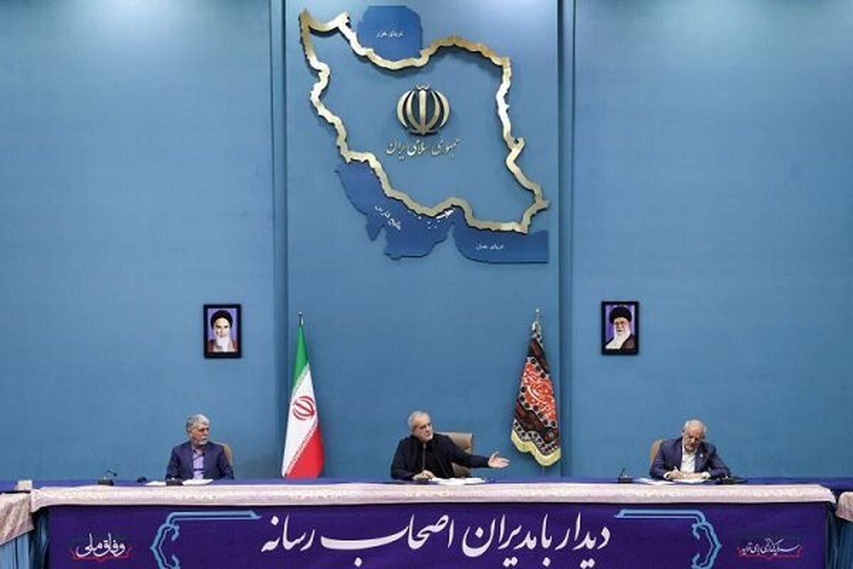 پزشکیان درباره مذاکرات: گفتگو نمی‌کنید می‌خواهید چه کار کنید؟ می‌خواهی بجنگی؟! خب آمد و زد؛ الان برویم درست کنیم دوباره می‌آید می‌زند